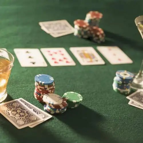 Struktur turnamen Champions League dengan fase grup dan knockout